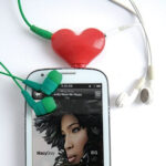 Mobile phone stand with two headphones sockets - Image 3